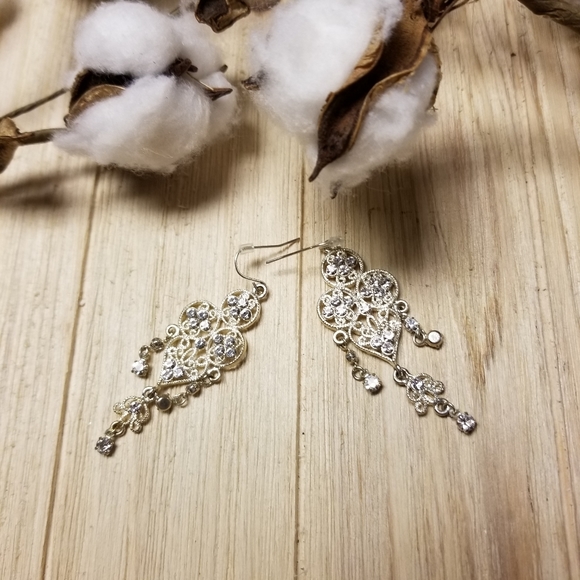 Jewelry - Beautiful silver dangle statement earrings